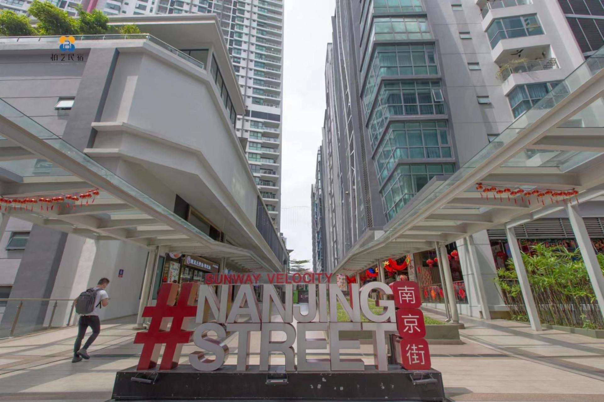 V 2r2b At Sunway Velocity By Bai Yi # 0813a Apartment Kuala Lumpur